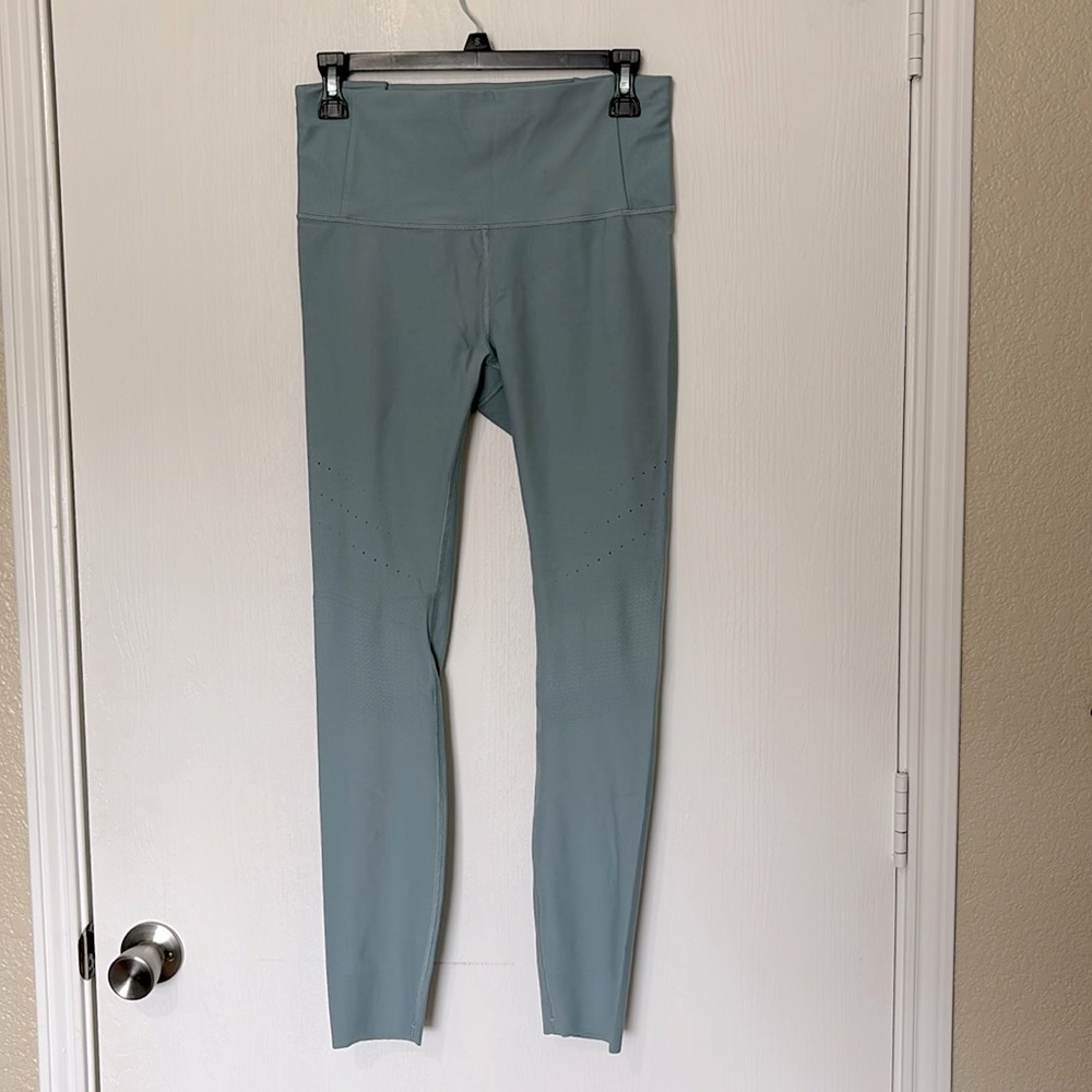 Lululemon Athletica possibly Swift Speed HR Tight Chambray size 10